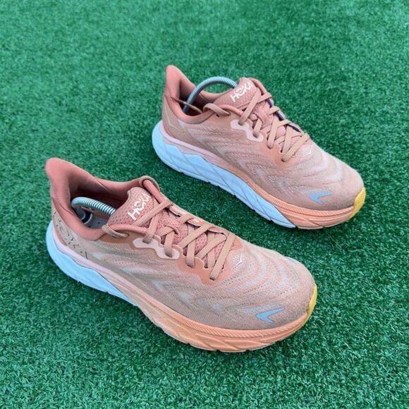 HOKA ONE ONE ARAHI 6 - Women’s Running Shoes - SIZE 6.5B - Picture 1 of 10